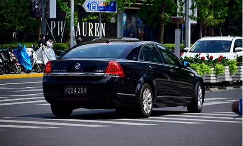 林荫大道汽车_林荫大道汽车图片